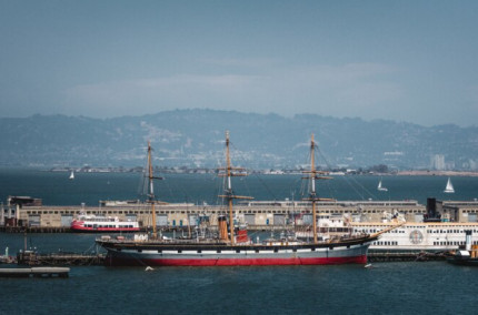 Ulsan Bunkers: The World's First Large Methanol-Powered Containership at a Historic Moment