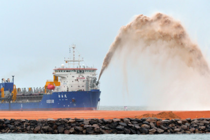 The UN Warns that Sand Dredging is Destroying Ocean Floors