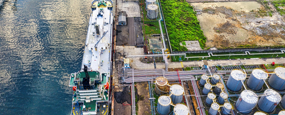 The Role of Hydrogen Fuels in Revolutionizing Commercial Shipping