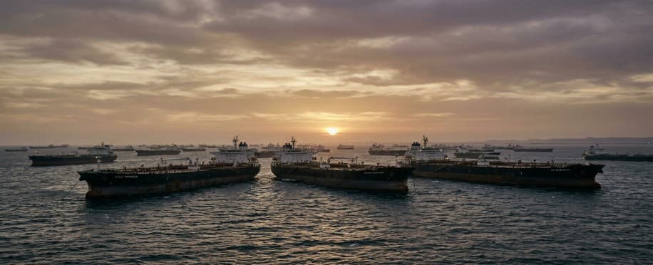 Shipowners Look to the Hormuz Truce with 800 Ships Still Stranded