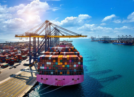 Container Shipping Challenges and Solutions in a Global Supply Chain