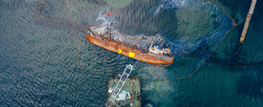 storage/images/posts//top-view-old-tanker-that-ran-aground-overturned-shore-near-coast11_1701213749.jpg